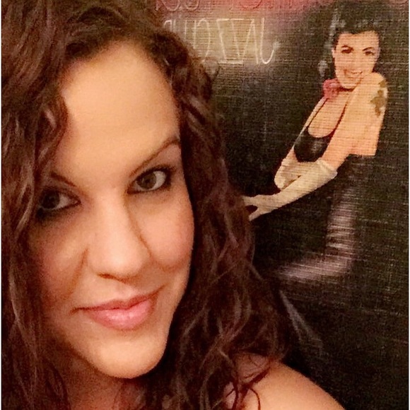 Meet your Posher, Holly - Picture 2 of 5